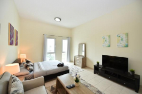 Luxury Escapes - Stylish Studio Vacation Home near Metro - MOG189 DG